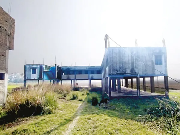 তৈরি হয়ে পড়ে আছে ছাত্রাবাস, কান্দিতে চালু হল না চার বছরেও