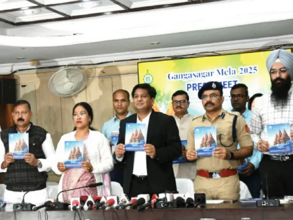 গঙ্গাসাগর মেলায়&nbsp;নদীর চরে আটকে পড়া ভেসেলে পুণ্যার্থীদের জন্য এবার ড্রোনের মাধ্যমে ওষুধ,খাদ্য ও জল সরবরাহ