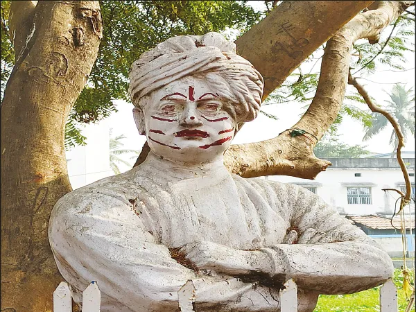 স্বামী বিবেকানন্দের মূর্তিতে কালি নবদ্বীপে, উত্তেজনা