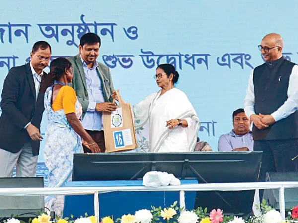 সন্দেশখালিতে দরাজহস্ত মুখ্যমন্ত্রী, উদ্বোধন করলেন একগুচ্ছ প্রকল্প