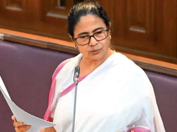 দেশের সবথেকে গরিব মুখ্যমন্ত্রী মমতা