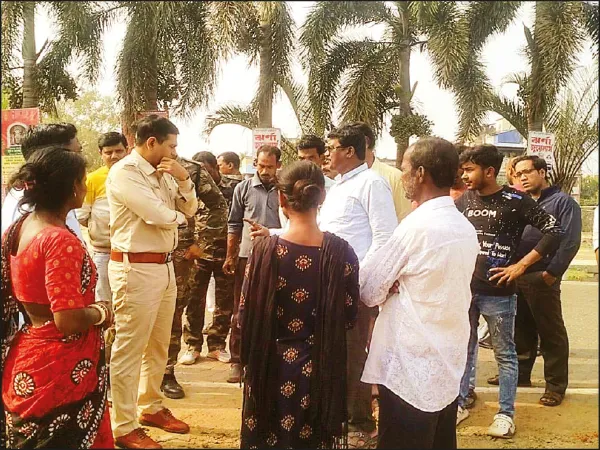 আবাসের টাকা তুলে বেরতেই ছিনতাই&nbsp;