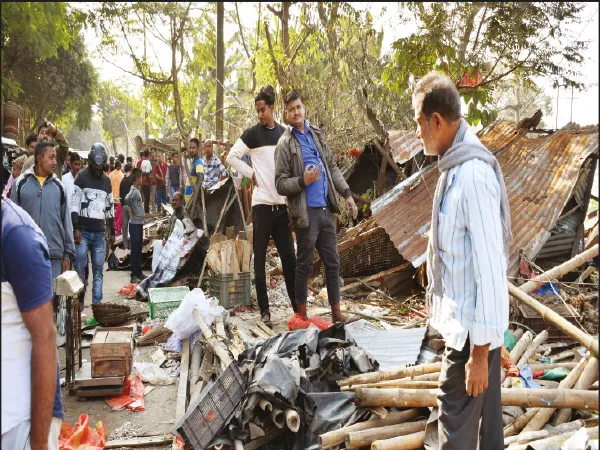 নিবেদিতা রোডে ১১৭ দোকান ভাঙল পুরসভা
