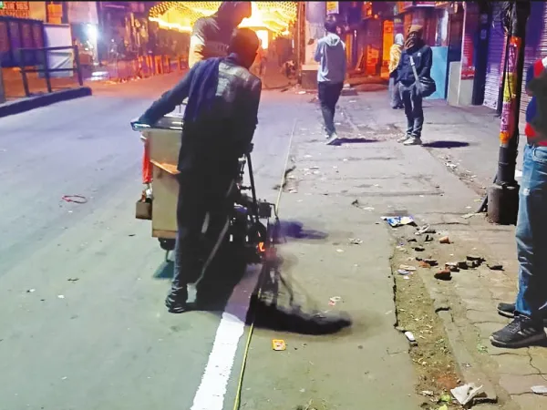 দমদম রোডে অবৈধ দখলদার সরানোর কাজ স্থগিত, হকারদের জায়গা চিহ্নিত পুরসভার