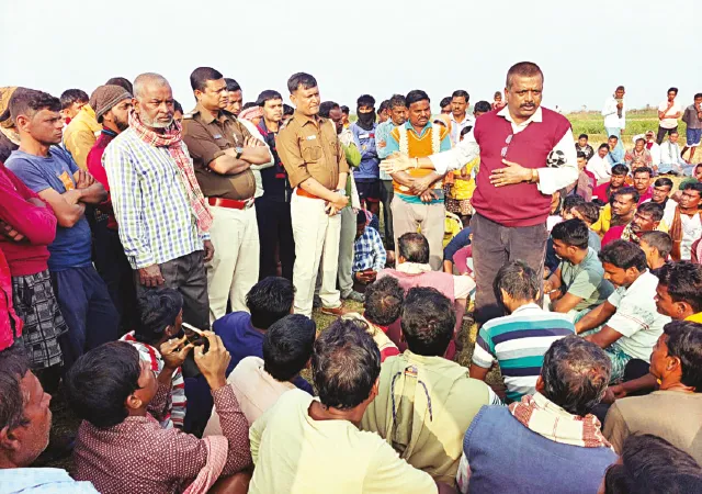 কয়লাখনির সমীক্ষায় গিয়ে বিক্ষোভের মুখে পড়লেন বেসরকারি সংস্থার কর্তারা