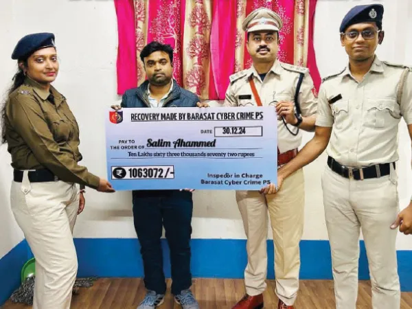 ডিজিটাল অ্যারেস্ট: অর্ধেক টাকা&nbsp;ফেরাল বারাসত সাইবার থানা