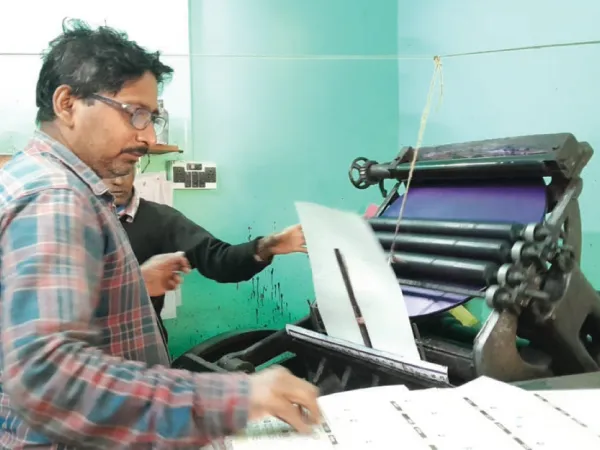 ডিজিটাল যুগেও পুরনো মেশিনে চলছে ৬৫ বছরের ছাপাখানা, হচ্ছে ক্যালেন্ডার&nbsp;
&nbsp;