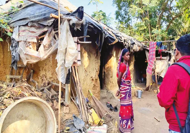 মমতার প্রকল্পের বাড়ি পাওয়ায় খুশি&nbsp;লোহাটিকরির লোধাপাড়ার বাসিন্দারা&nbsp;