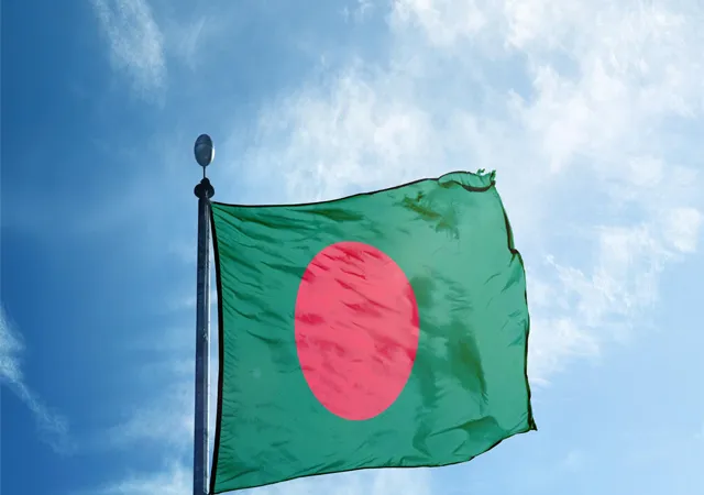 ঘরেই প্রবল চাপ, সংবিধান বদল কর্মসূচি স্থগিত রাখলেন বাংলাদেশের ছাত্র নেতারা