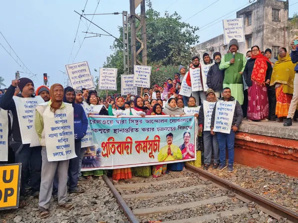 আন্দোলনের জেরে সিঙ্গুর থেকেই ছাড়ল &lsquo;সিঙ্গুর আন্দোলন লোকাল&rsquo;