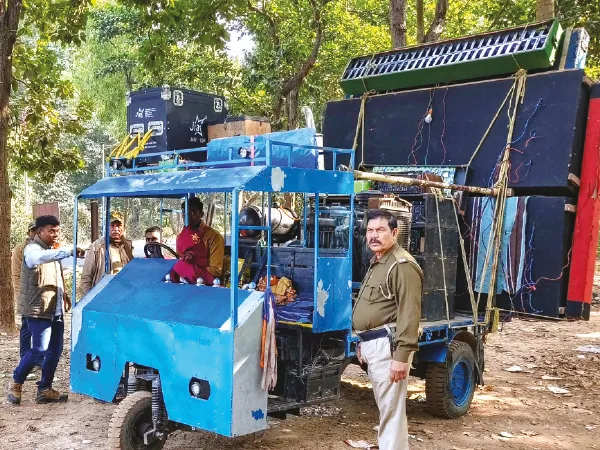 পিকনিকে মাত্রাছাড়া শব্দের তাণ্ডব, সাউন্ড সিস্টেম সহ আটক ২