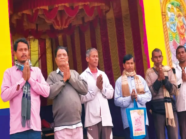 শ্রীশ্রী রাধাকুঞ্জ মিলন উৎসবে সেজে উঠেছে ডেবরার নরসিংহা হরিরহাট
&nbsp;