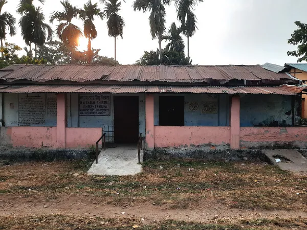 সর্বভারতীয় পরীক্ষায় কৃতীর গ্রামে শিশুশিক্ষা কেন্দ্র বেহাল