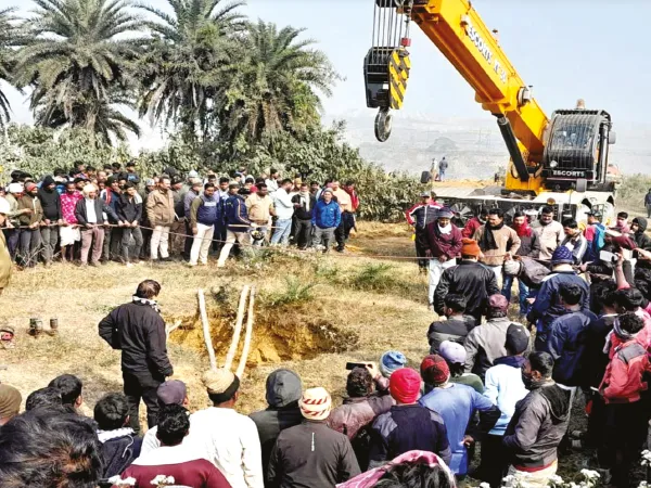 সিআইএসএফের তাড়া খেয়ে কুয়োর খাদে, মৃত্যু স্থানীয় বাসিন্দার, রানিগঞ্জে বিক্ষোভ