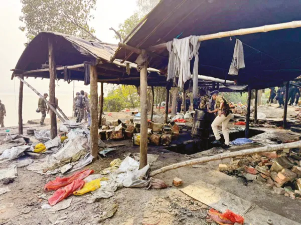 উলুবেড়িয়ার ২ গ্রামে অভিযান, ৬০ লক্ষ টাকার চোলাই উদ্ধার