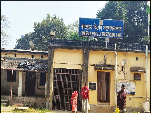 সংশোধনাগারে সাক্ষরতা অভিযান, ঝাড়গ্রাম জেলে ৭০ বন্দিকে পাঠদান