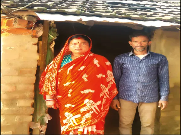 স্বামী, স্ত্রী সহ একই পরিবারের তিনজনের নামে আবাসের বাড়ি
&nbsp;