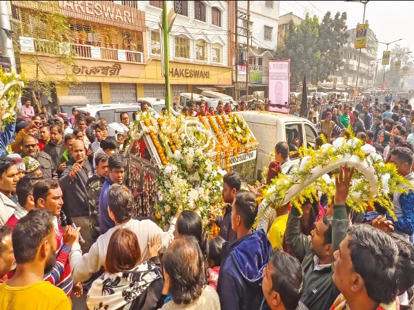 চোখের জলে শেষবিদায় বাবলাকে