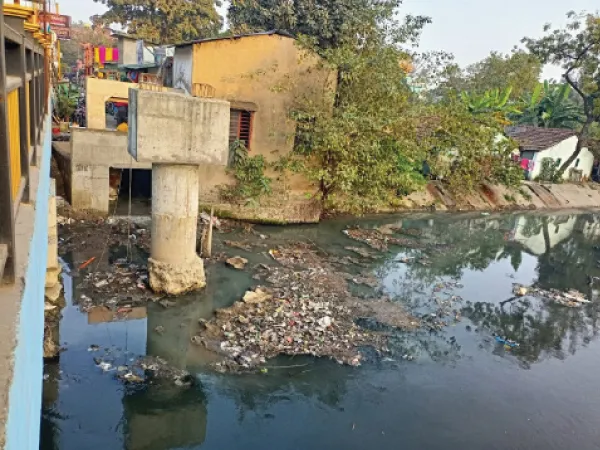 দূষণ এড়াতে উদ্যোগ, বাগজোলা খালগামী সব নর্দমার মুখে এবার বসবে বিশেষ জাল