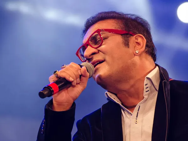 আইনি ঝামেলায় অভিজিৎ