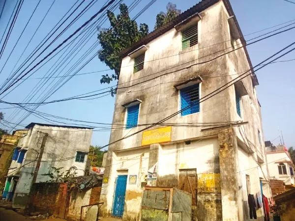 প্রধান শিক্ষিকার সঙ্গে গণ্ডগোল ২ শিক্ষকের, স্কুলে চরম অচলাবস্থা, একদিনে টিসি ৩৩ পড়ুয়ার