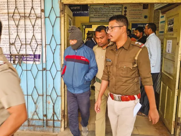 পুরভবনের পূর্তবিভাগ ঘুঘুরবাসা, দিনহাটায় প্ল্যান পাশ কাণ্ডে ধৃত আরও ১