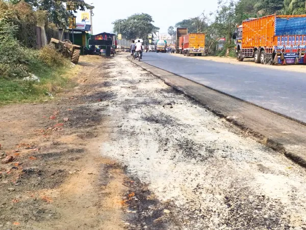 কান্দি-বহরমপুর রাজ্য সড়ক সংস্কার থমকে, খুঁড়ে রাখায় চরম ভোগান্তি