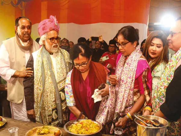 ১৫ হাজার মানুষকে নিয়ে পোস্তায় লিট্টি চোখা উৎসব