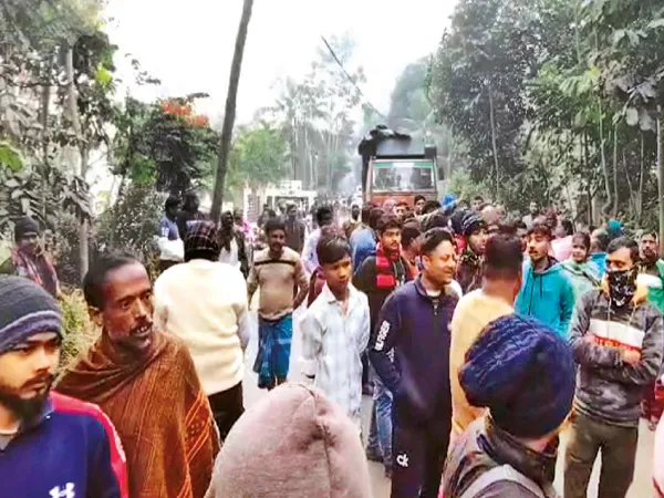 সঠিকভাবে মিলছে না রেশন, অশোকনগরে গ্রাহক বিক্ষোভ &nbsp;
&nbsp;
