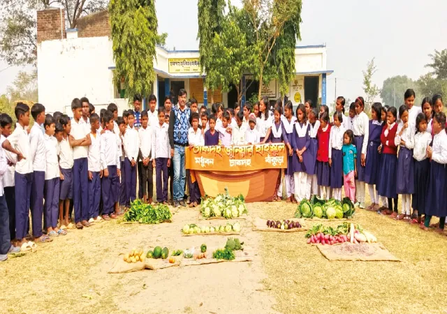 বিষ্ণুপুরের চাকদহ জুনিয়র হাইস্কুলে অভিনব সব্জিমেলা