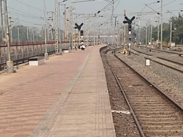 নৈহাটিতে নতুন তৈরি হওয়া ছ&rsquo;নম্বর প্লাটফর্ম কার্যত বিচ্ছিন্ন,&nbsp;ফুট ওভারব্রিজের দাবি জানিয়ে ডিআরএমকে চিঠি বিধায়কের