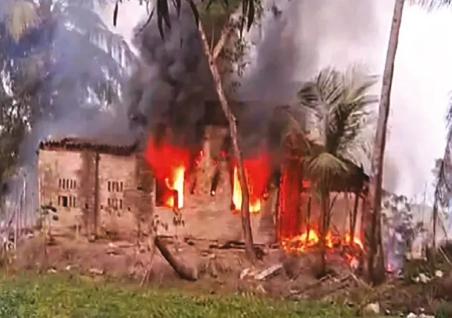 স্ত্রীর চোখ উপড়ে, কুপিয়ে খুন নন্দীগ্রামে, জনরোষে পুড়ে ছাই অভিযুক্ত স্বামীর বাড়ি