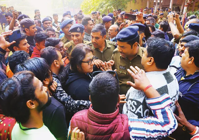একদিনের নোটিসে রেলের উচ্ছেদ পদ্ম বিধায়ককে ঘিরে তুমুল বিক্ষোভ