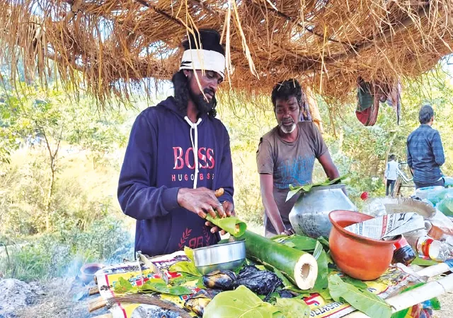 শাল-চিকেন, মাংস-পিঠে, লাল পিঁপড়ের চাটনির ব্যাপক চাহিদা