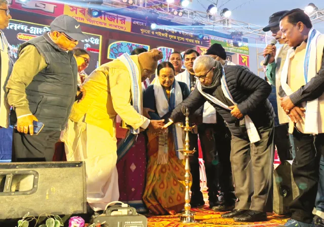 সবংয়ে বিবেকানন্দ গ্রামীণ মেলা ঘিরে ব্যাপক উন্মাদনা