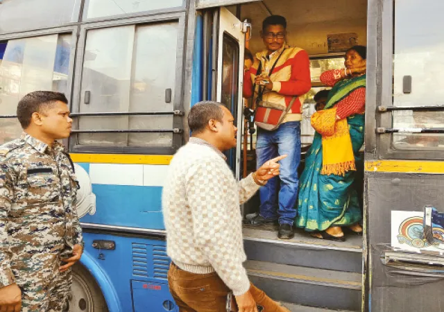 অফিস টাইমে মাথাভাঙা ও তুফানগঞ্জ রুটে ১৫ মিনিট অন্তর বাস নিগমের