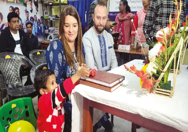 পিঁপড়ের কামড় থেকে ছিনিয়ে উদ্ধার, ঝাড়গ্রামের জঙ্গলে ফেলে দেওয়া শিশু পেল আমেরিকার ঘর