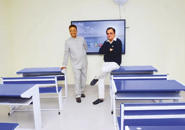 নব কলেবরে শতবর্ষ প্রাচীন চেতলা বয়েজ স্কুল, চালু হয়ে গেল ইংরেজি মাধ্যমে ক্লাস