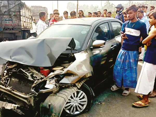 উলুবেড়িয়ায় ১৬ নম্বর জাতীয় সড়কে দুর্ঘটনা, জখম চালক