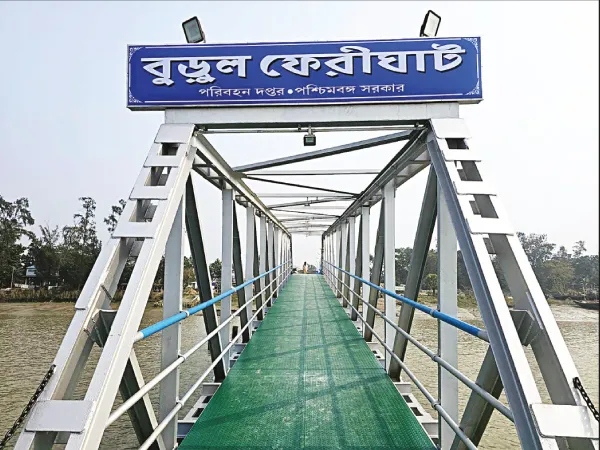 বুড়ুল জেটির গ্যাংওয়ে তড়িঘড়ি মেরামতের পর ফের চালু লঞ্চ
&nbsp;