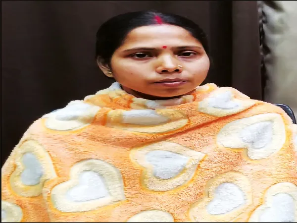 স্বামী বেঁচে, ব্যাঙ্ক অ্যাকাউন্টে প্রতি মাসে ঢুকছে বিধবাভাতা