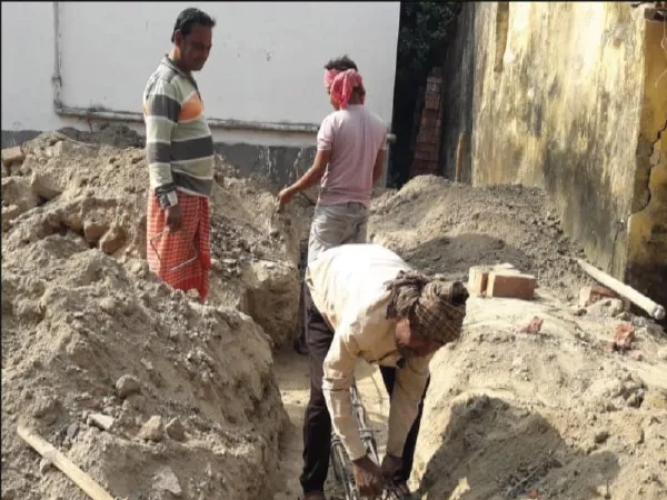 বাংলার বাড়ি পেয়ে বিয়ের স্বপ্ন দেখা শুরু শিবনিবাসের দিনমজুর অমিতের