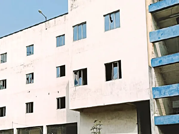 বামুনাড়ায় নষ্ট হচ্ছে ৩ কোটি ব্যয়ে নির্মিত মার্কেট কমপ্লেক্স