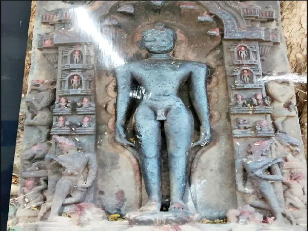 ঝাড়গ্রামে জৈন ধর্মের বহু নিদর্শন অবহেলায় নষ্ট হচ্ছে, লৌকিক দেবতা হিসেবে পূজিত হচ্ছে তীর্থঙ্করদের মূর্তি