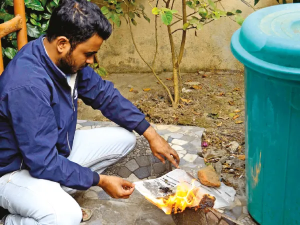 দেওয়াল থেকে তেল চুঁইয়ে পড়ার রহস্যের কিনারা হয়নি,&nbsp;উৎস খুঁজে পেলেন না বিশেষজ্ঞরাও