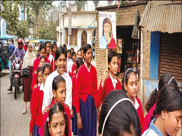 &lsquo;পণ দিয়ে বিয়ে নয়, এই টাকায় পড়তে চাই&rsquo;, ৮০০ ছাত্রীকে নিয়ে র&zwnj;্যালি পুরাতন মালদহে