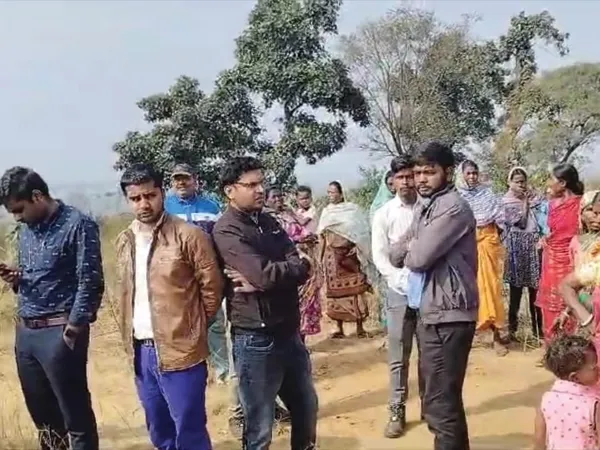 পুরুলিয়ায় সোলার প্লান্ট বসানোকে কেন্দ্র করে বচসা, ডিভিসির বিরুদ্ধে বিক্ষোভ এলাকাবাসীর