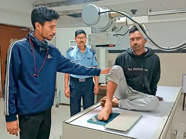 সর্বাঙ্গে মারধরের চিহ্ন, বাংলাদেশ থেকে ফিরলেও মৎস্যজীবীদের আতঙ্ক&nbsp;কাটছে না