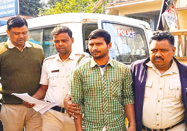 মোবাইলের দোকানে চুরিতে জড়িত বসিরহাট গ্যাং, গ্রেপ্তার চক্রের এক