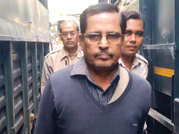টাকা ফেললেই বাংলাদেশিদের হাতে পৌঁছে যেত মনমতো নথি,&nbsp;নেপথ্যে বারাসত আদালতের প্রাক্তন ল&rsquo;ক্লার্ক